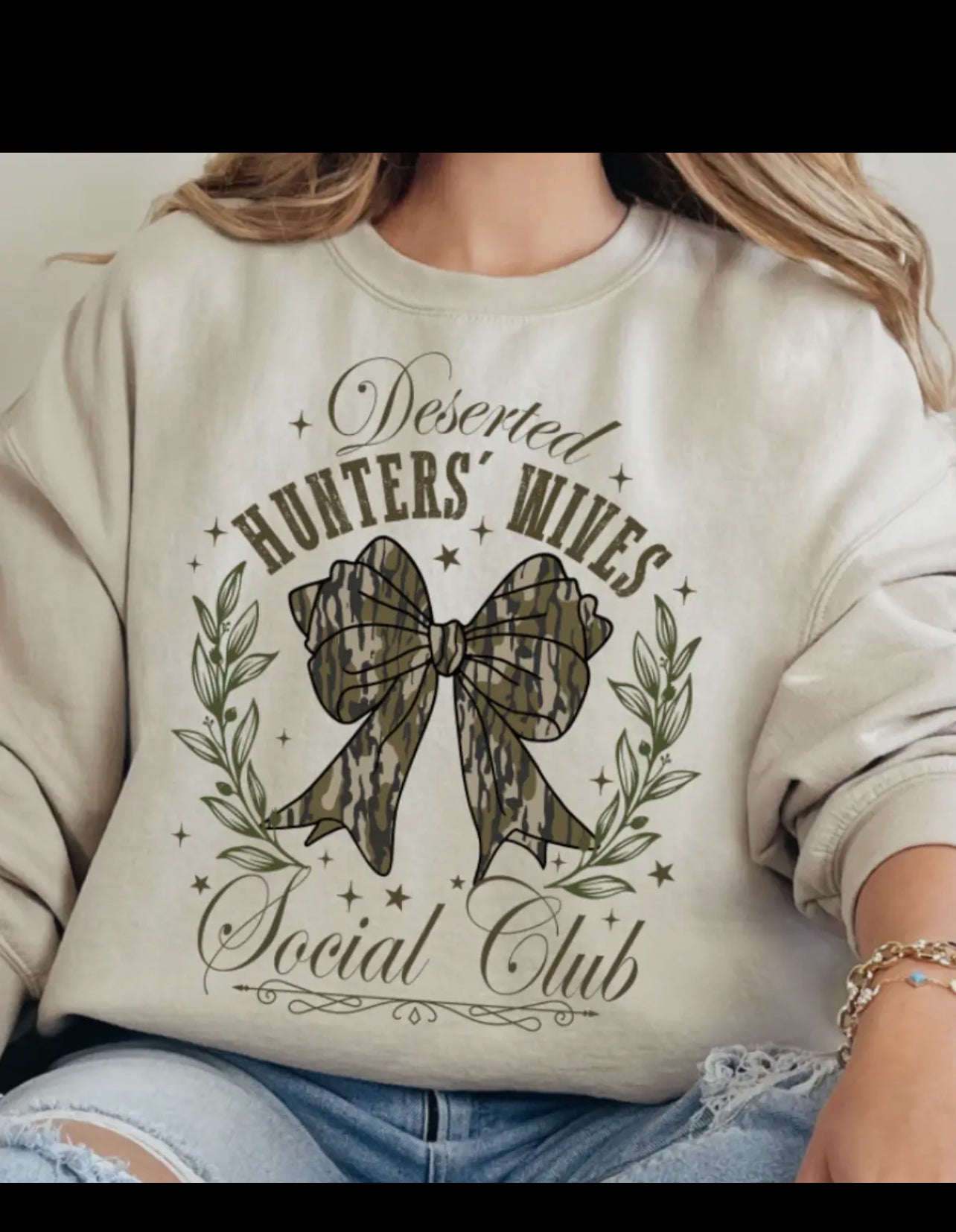 Deserted Hunters Wives crew neck